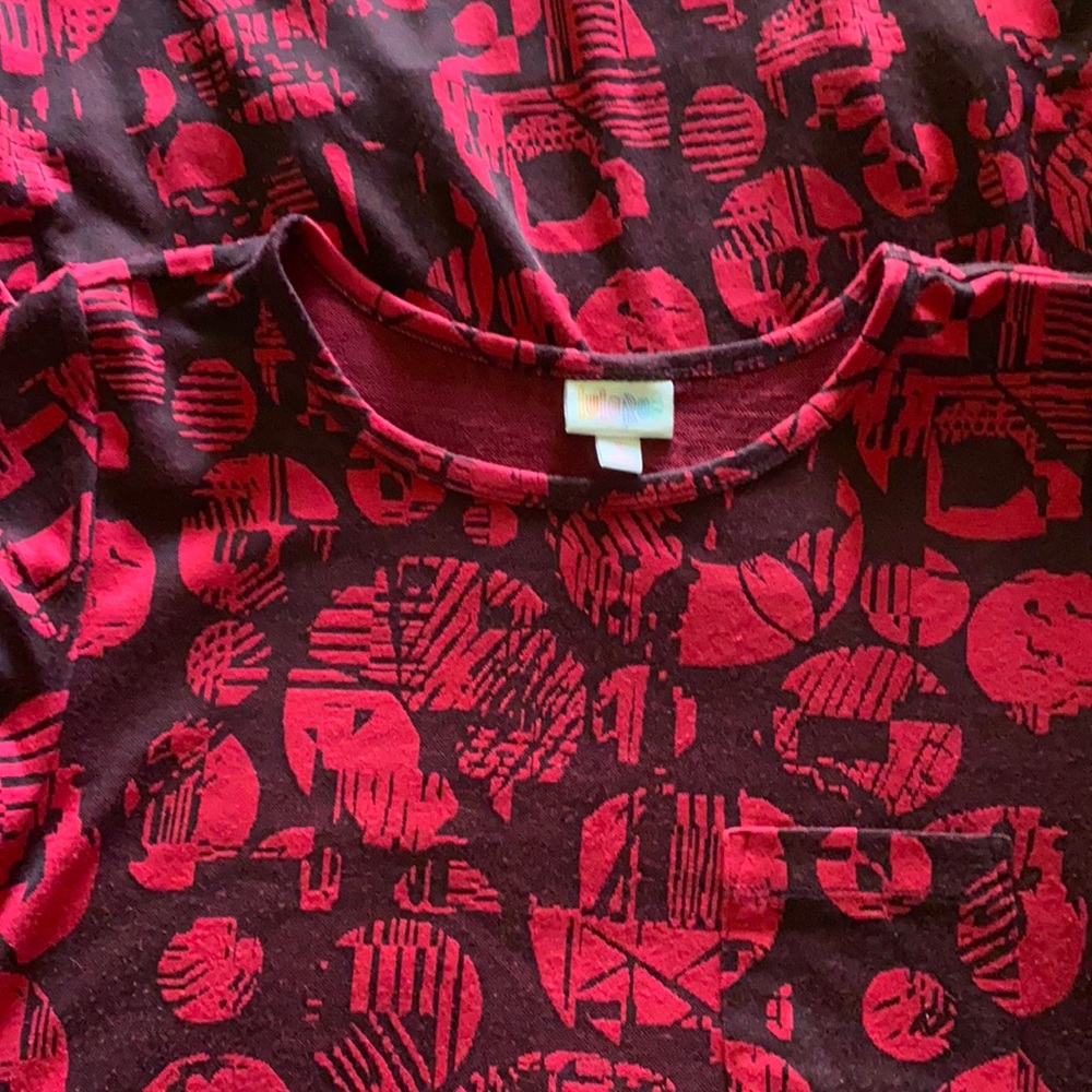 Pick and black woven pattern